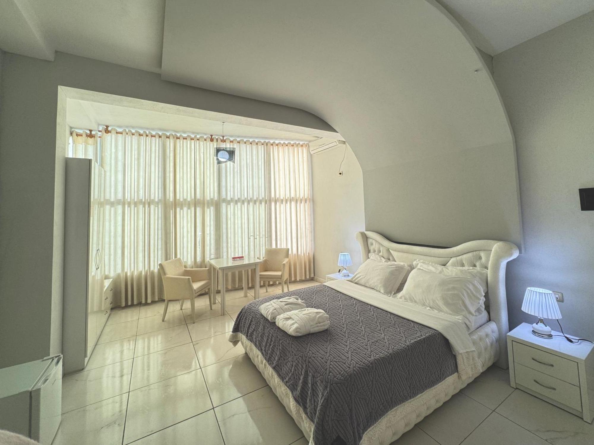 Qerrexhias Grand Hotel Gjyshi מראה חיצוני תמונה